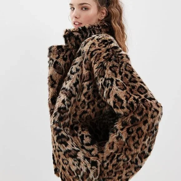 AE Leopard Faux Fur Coat - M - Picture 5 of 8